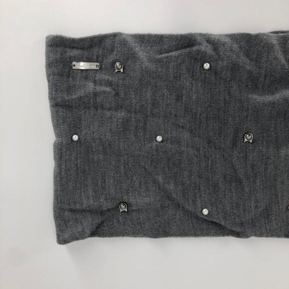 Karl Lagerfeld Women's Gray Knit Cats and Pearls Infinity Winter Scarf NWT - Picture 4 of 7